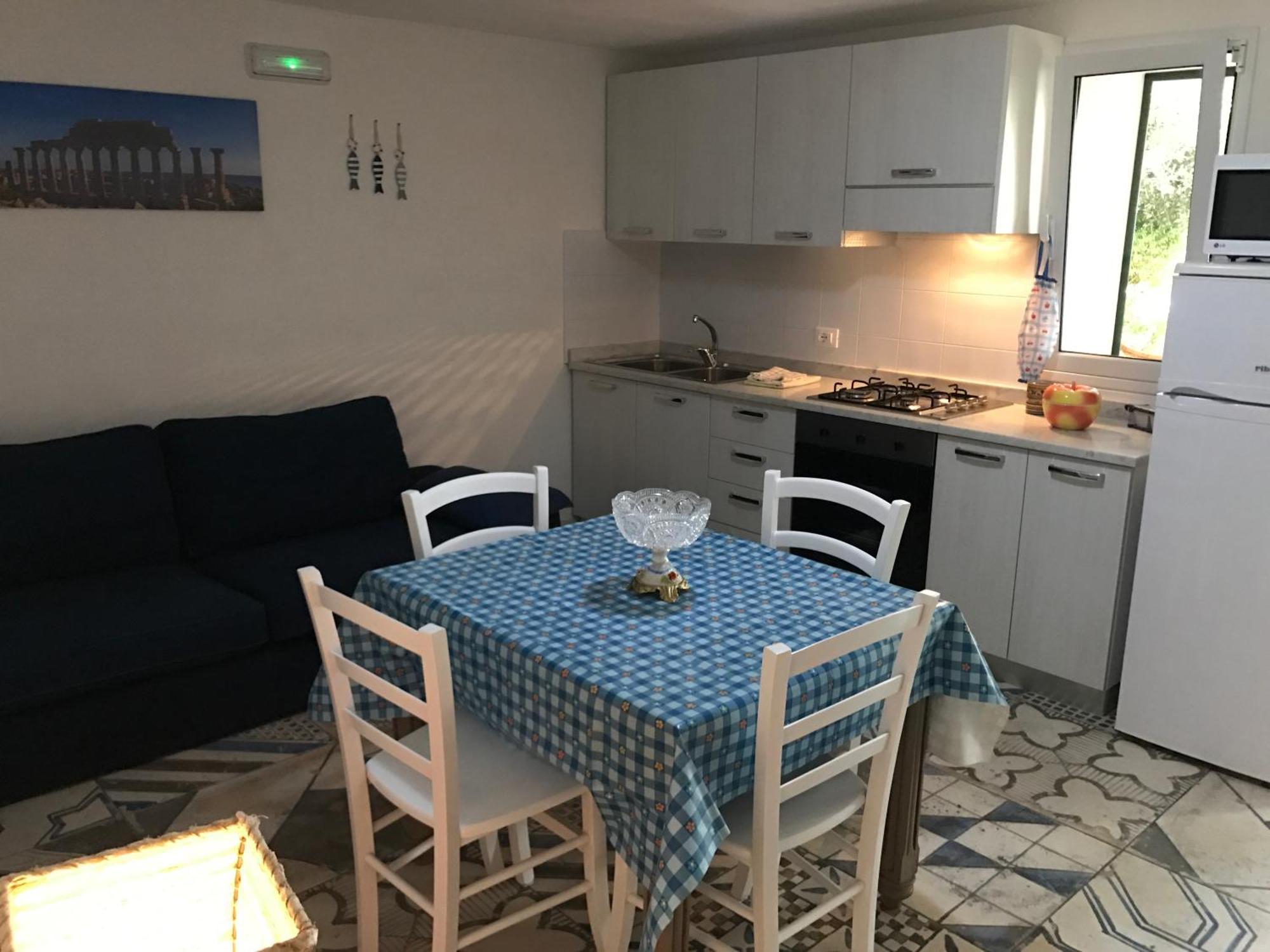 Villa Ceni: Seaside Apartments with Pool and Garden Marinella di Selinunte Exterior photo