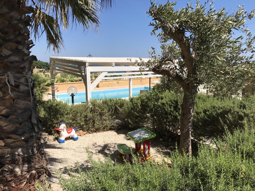 Villa Ceni: Seaside Apartments with Pool and Garden Marinella di Selinunte Exterior photo